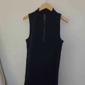 Torrid Sleeveless Black Zip-Up Top Size 2